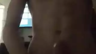فيي تحلم بمص القضبان الكبيرة وتفعل ذلك