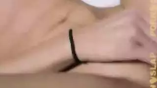 كارا بروكس تستعد لمشهد إباحي