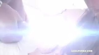 النقع في المسبح يؤدي إلى قذف شرجي عميق ومبلّ