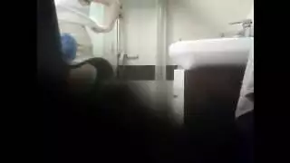 فتاة مراهقة ألمانية تتعرض للضرب وهي ترتدي أحذية عالية الفخذ