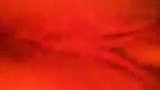 ثلاثة فتيات يلحسن بعضهن