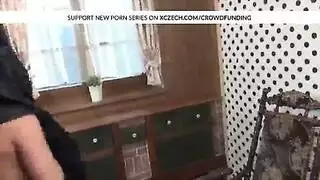 سكس حيواني: قضيب بشري عملاق في حفرة حيوان