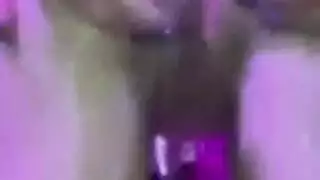 عاهرة شقراء تُدمر بواسطة قضيب أسود كبير