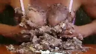 مواعدة حساب أجنبي تتحول إلى بورن صريح