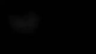 ابن الزوج الشهوي يرى الأم منزعجة فيعطيها قضيبه