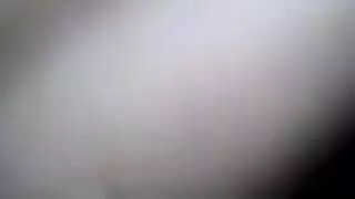 فتحة شرج عذراء تتمدد في مشهد إباحي صريح