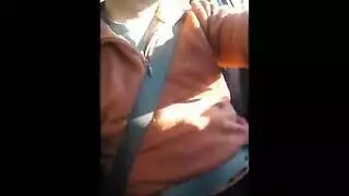 سكس عربي في الهواء الطلق: بنت عربية تنيك في مقعد السيارة الأمامي