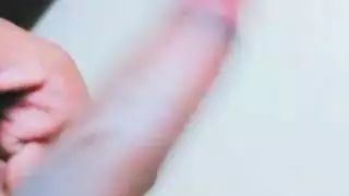 فتيان مراهقون في جلسة جماعية صريحة