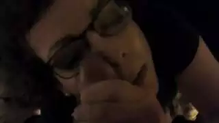 عاهرة هاوية قذيفة تبتلع كل قطرة من السائل المنوي