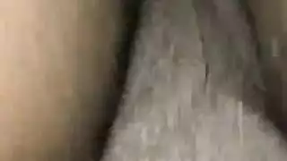 ثقوب ضيقة، مؤخرة كبيرة: جلسة إباحية خشنة من الخلف