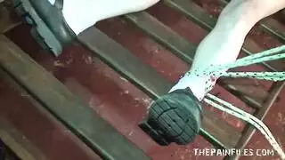 اللاتيني المقيد يتعذب ويمارس معه الجنس المزدوج بعنف