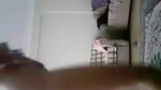 امرأة سمراء مثير يرافقه ليلسا في موقعها الجديد