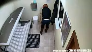 عادة سرية إباحية: مراهقة ذات أثداء طبيعية ضخمة