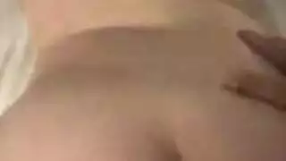 نيك محرم: لقاء في الحمام