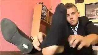 سمراء مثيرة بمؤخرة مثالية تُضاجع بوضعية الكلب