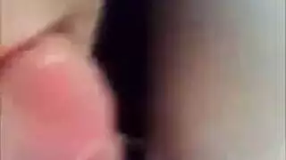 مص إكس إكس إكس: أميرة عربية تبلع كل قطرة