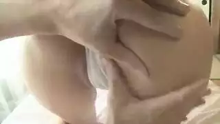 أسخن فتاة لها احلى بزاز رائعة تتعرى و تمارس السكس عن طريق الويب كام