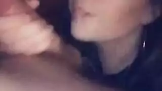 ترضع بيوض صاحبها و تمص زبه و تنيكه في مكان عام