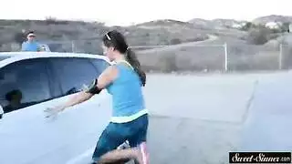 علاقة عائلية: عمة مثيرة إباحية شديدة، الركوب والمص ينتهي بالمني على البطن