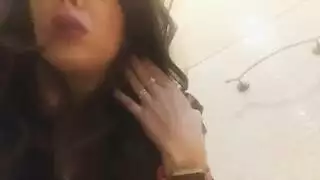 بورنو ابتزاز: إجبار العاهرة مونيا على جنس ساخن في المسرح