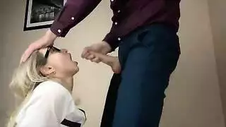 مراهقة ترضع الزب ثم تتناك حتى القذف في فيها الجميل