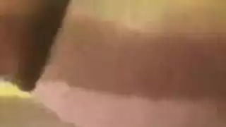 عربية بمؤخرة كبيرة تهزها بقوة قبل جلسة إباحية عنيفة
