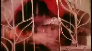 مشهد إيلاج مزدود بأداة ضخمة