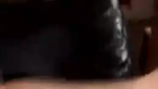 رجل كبير يعلم فتاة صغيرة الجنس العنيف