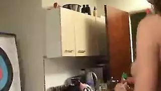 خيال إباحي: جنس جماعي بدائي مع عذارى هنديات