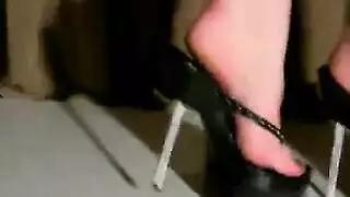 يسرا محنوش تخلع ملابسها وتمارس الجنس