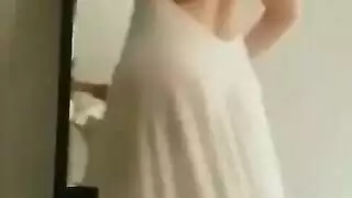 سكس عربي غير مرشح: جسد لبناني فاجر في العمل
