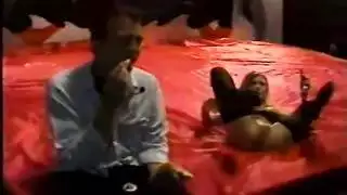 ضيوف العشاء يمارسون الجنس بقوة: علاقة جماعية بكل وضعية