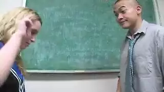 قذف في الفصل: معلم مثار يستمني وينقع مؤخرة التلميذة