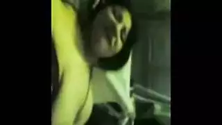 شرموطة مصرية تلعب بحلماتها قبل شرج خشن