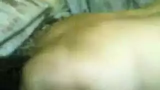 زوج شرق أوسطي يعصر أثداء كبيرة طبيعية ويدخلها بعنف