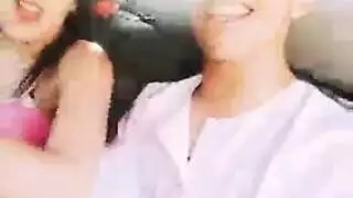 مداعبة سرية في الحافلة: لعق ومداعبة أثداء مغربية مثيرة