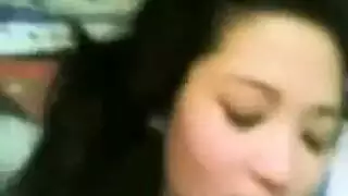 الشاب يسرق ويشارك مجموعة الأفلام الإباحية الخاصة لحبيبته