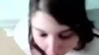 محجبه مصريه تمص زب عشيثها ف السياره