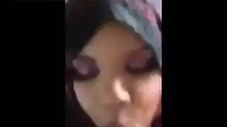 كاميرا خفية: الخالة المحجبة تمص وتدلك القضيب باحترافية