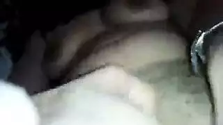 تصوير إباحي: فتاة مصرية عارية تُصور قبل دكّها بقوة على السرير