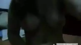 بنات مغربيات ساخنة تخلع ملابسها وتداعب نفسها في السرير