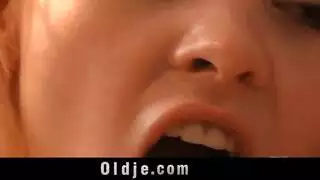 الأب يشارك بابا نويل ابنته في عملية اختراق مزدوج صريحة