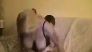 ضربة عيد الميلاد: شاب وفتاة اتصال كبيرة الصدر