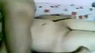 ربة المنزل الشبقية 2: نيك صريح بالألعاب وكلام جنسي قذر