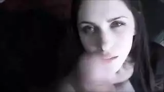 جنس غير ملتزم xxx: عاهرة بعيون زرقاء تأخذ قضيب رجل متزوج
