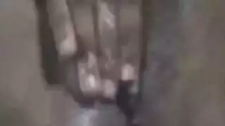 امرأة مصرية فاتنة في مشهد جنسي صريح
