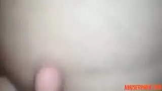 الأم تستبدل طاولة التدليك بمشهد إباحي عنيف