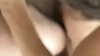 قضيب الشرطي الكبير يطالب برفع التنورة