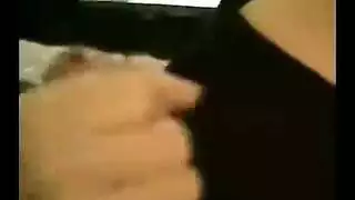 الآم اليابانيه تواسي ابنها بتدليك قضيبه وممارست الجنس