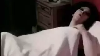 أثداء شويكار الكبيرة ومؤخرتها العربية في جماع عنيف